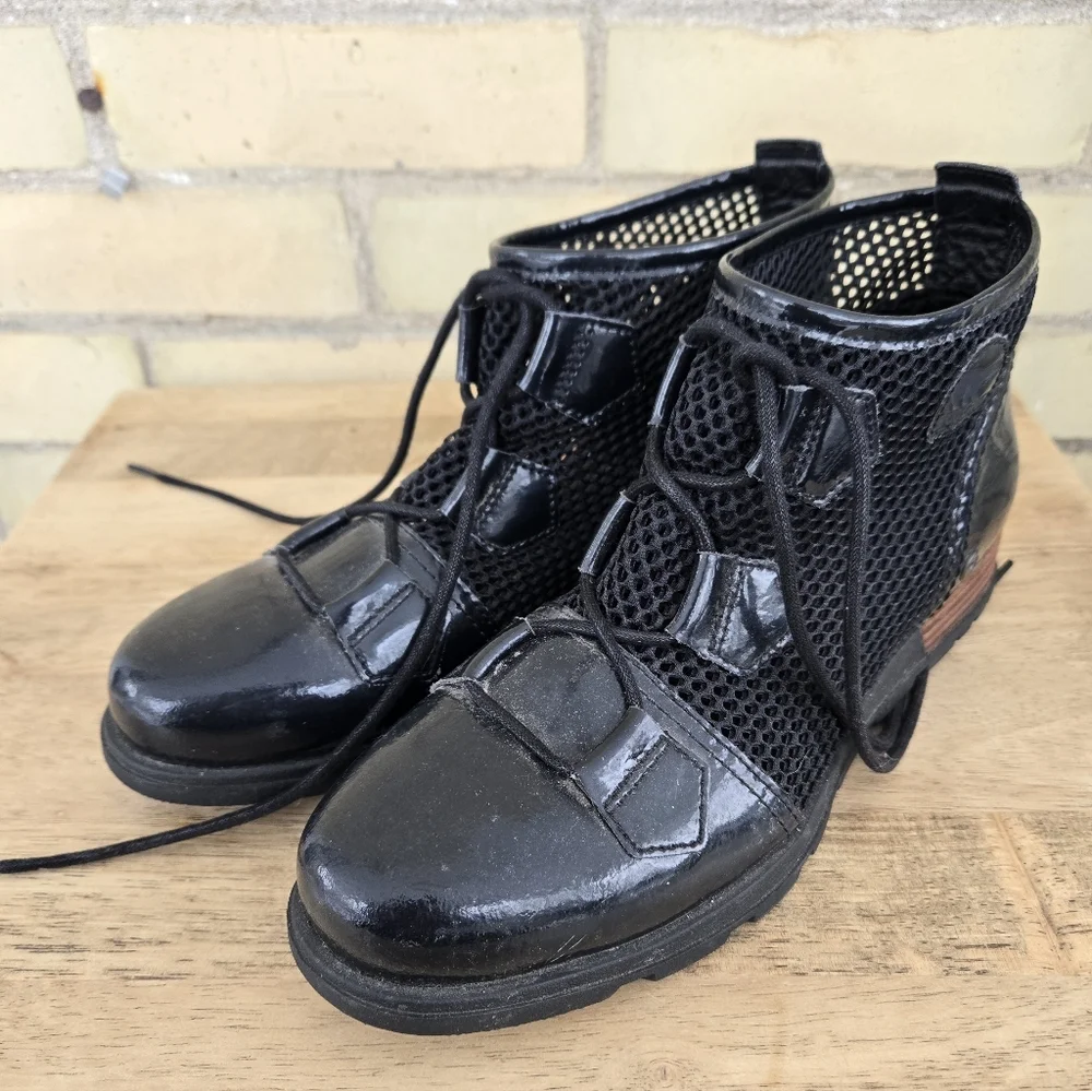 Sorel Major Lace-up Shot Boots - Picture 2 of 9